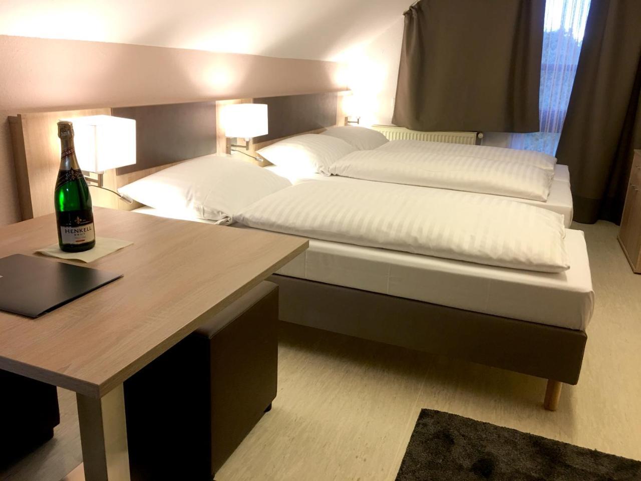 Hana Aparthotel Barsbuttel Exteriör bild