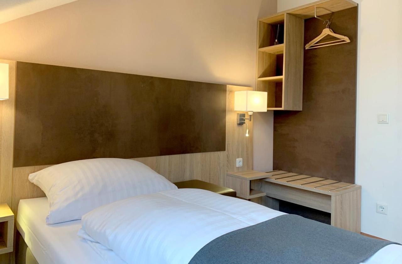 Hana Aparthotel Barsbuttel Exteriör bild